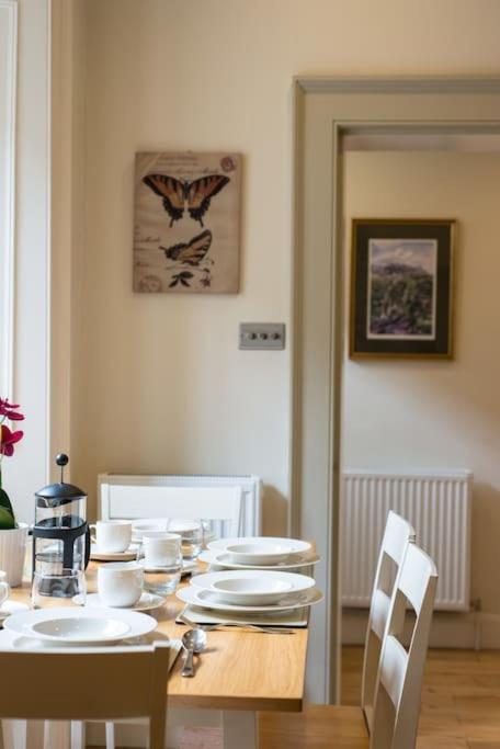 Self Catering , City Centre Apartment With Parking 에든버러 외부 사진