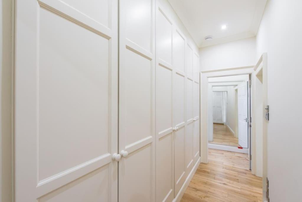 Self Catering , City Centre Apartment With Parking 에든버러 외부 사진