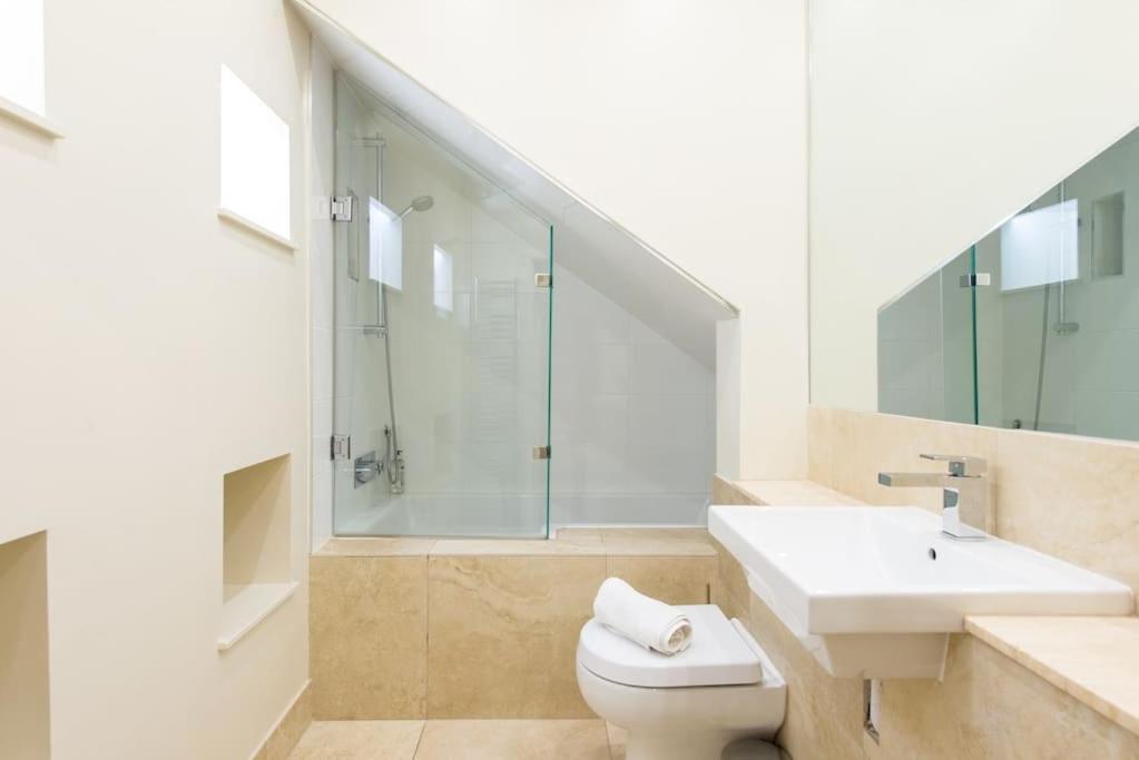 Self Catering , City Centre Apartment With Parking 에든버러 외부 사진