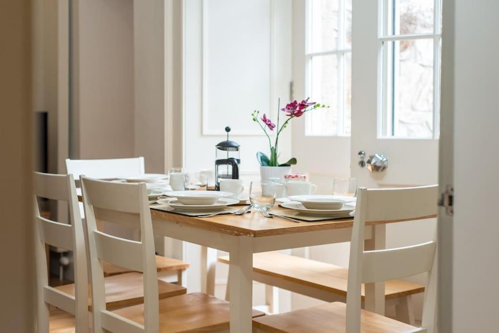 Self Catering , City Centre Apartment With Parking 에든버러 외부 사진